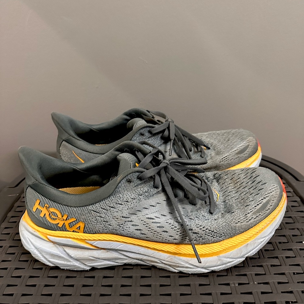 Hoka Clifton 8 mens 8.5 or Womens 10